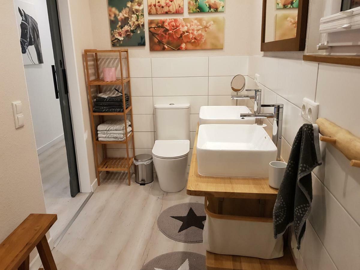Grosse, Helle Ferienwohnung Mit 2 Balkonen Auf Dem Bauernhof In Der Lueneburger Heide Oetzen Exterior foto